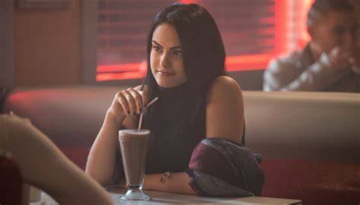 Camila Mendes