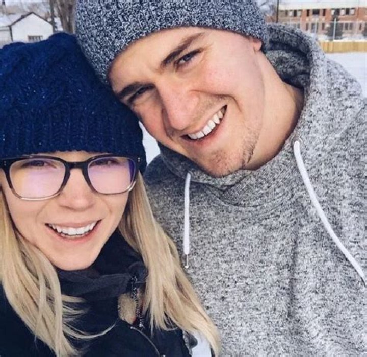 Dara Howell, Mark Scheifele's Girlfriend