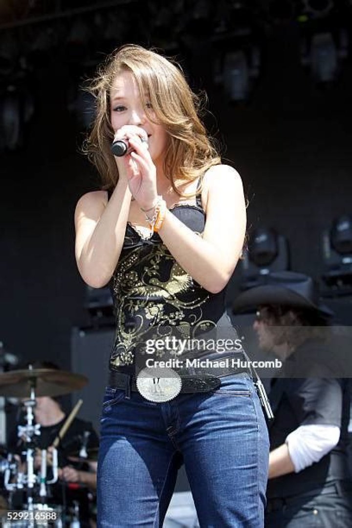 Kira Isabella