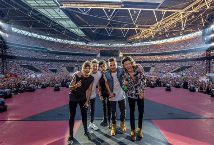 One Direction's Made In The A.M Released In UK! 2