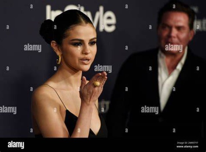Singer Selena Gomez blows on sparklers for her birthday after accepting the Choice Music Group Award at the Teen Choice Awards at the Gibson amphitheater in Universal City, California July 22, 2012. REUTERS/Mario Anzuoni (UNITED STATES - Tags: ENTERTAINMENT)