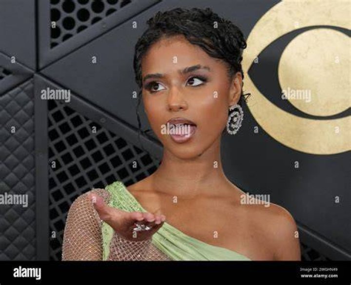 Vashtie Kola