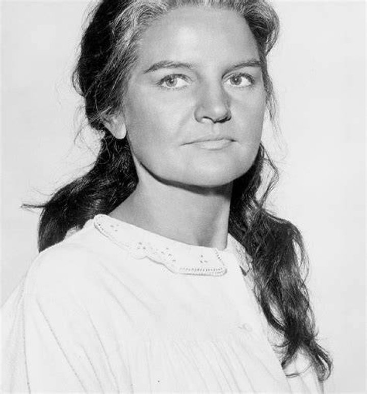 Vivian Nathan